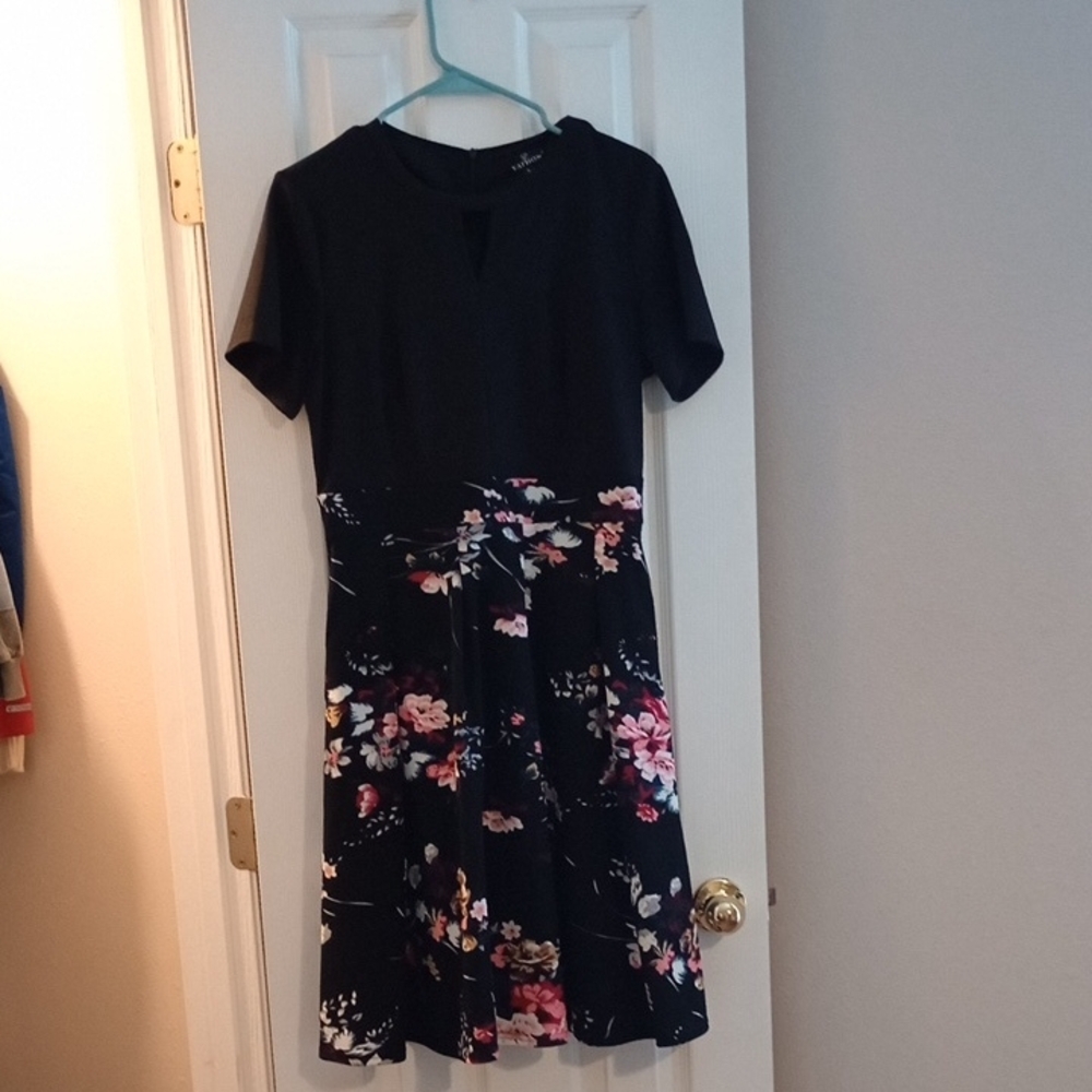 Black Floral Dress • Short Sleeve • Keyhole Neckline • Fit & Flare